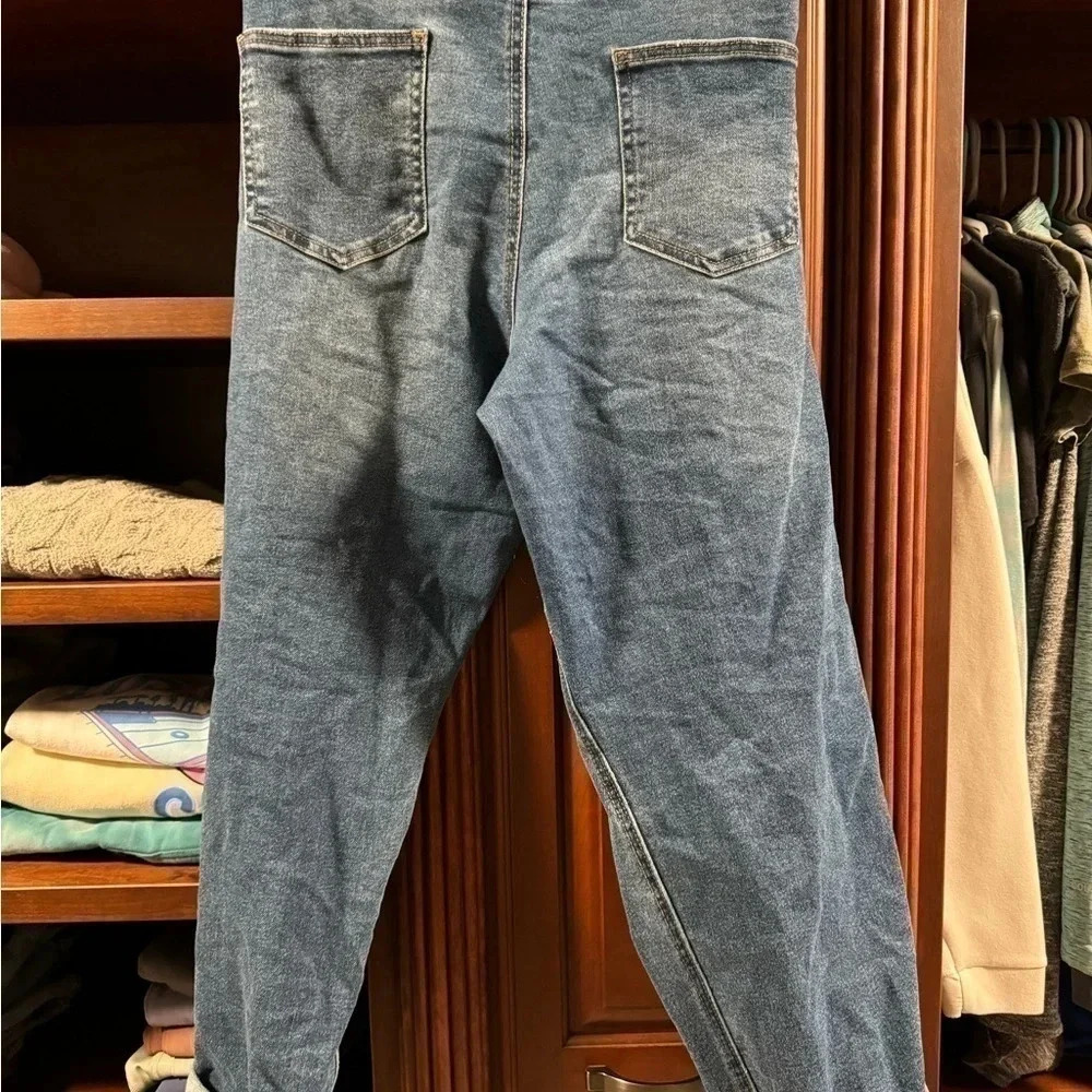 Time and Tru‎ maternity jeans